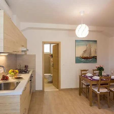 Luksic Apartment *